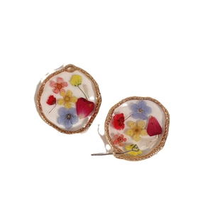 Handmade transparent resin charms with dried flowers and gold metal borders for DIY jewelry