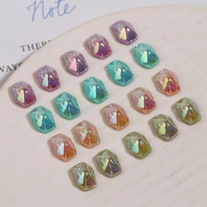 Facettierte Aurora Harz-Oktogon-Edelsteine für DIY-Schmuck und Nagelkunst auf Keramik