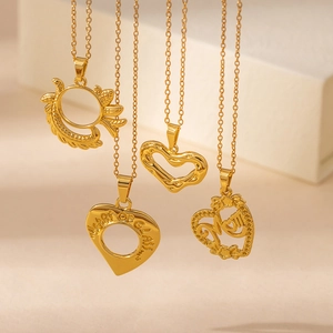 Collier Pendentif Cœur en Acier Inoxydable Plaqué Or pour Femmes MOM Gravé Heart Of Glass Bijoux de Mode Cadeau