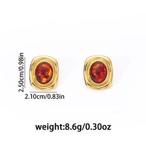 Vista detallada de pendientes vintage de oro con piedras de ámbar y medidas de talla