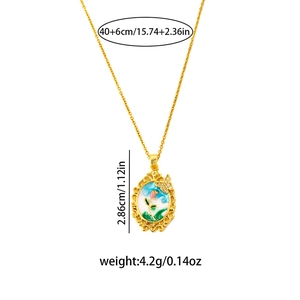 Détail du pendentif étoile dorée montrant 2,86cm de hauteur et chaîne de 40cm plus 6cm