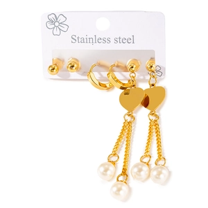 Détail du set de boucles d'oreilles en acier inoxydable avec clous dorés et pompons