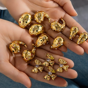 Boucles d'oreilles vintage en acier inoxydable plaqué or 18 carats avec nœuds en zircon
