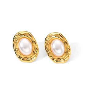 Französische Vintage-Ohrringe aus Gold mit weißen ovalen Perlen und unregelmäßigen Rändern