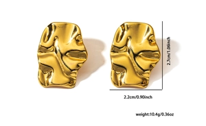 Orecchini irregolari in acciaio al titanio dimensioni 2,7cm altezza e 2,2cm larghezza