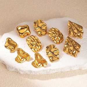 Set di 5 paia di orecchini geometrici irregolari in acciaio al titanio dorato con placcatura 18k