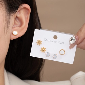 Ensemble de boucles d'oreilles fleurs en acier titane doré et zircons pour femmes