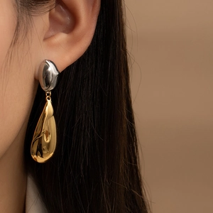 Pendientes de acero de titanio bicolor con colgantes de gota en oro y plata