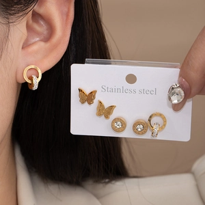 Parure de boucles d'oreilles en acier titane avec chiffres romains et papillon serti