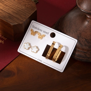 Ensemble de trois boucles d'oreilles en acier inoxydable avec papillon, trèfle et motif grec