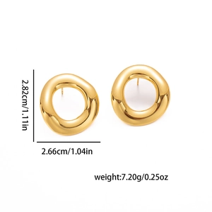 Makro-Detail goldene Wellen-Ohrringe mit Maßen 2,82 cm und Gewicht 7,20 g