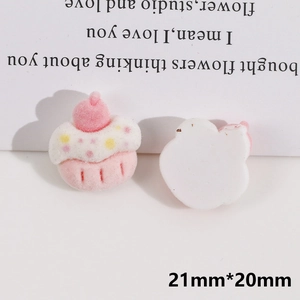 Détail des breloques cupcake en résine rose 21x20mm pour bijoux DIY et accessoires