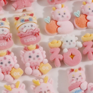 Détails des breloques dragon en résine rose floquée avec symboles Lucky et Fu