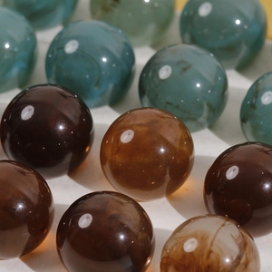 Cuentas de resina traslúcida de 21mm en ámbar y verde azulado con textura de mármol para DIY
