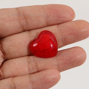 Cabochon coeur en résine rouge translucide avec texture marbrée pour bijoux DIY