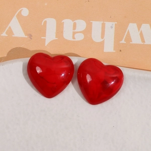 Breloques cœur en résine rouge translucide avec texture marbrée pour bijoux et boucles
