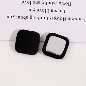 Macro di bottoni quadrati in metallo floccato nero per accessori fai-da-te e decori