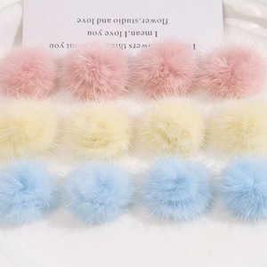 Set van 12 kleurrijke 3cm pluche imitatiebont bollen in roze, blauw en geel voor DIY sieraden