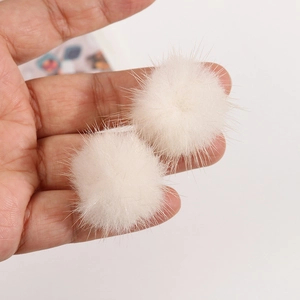 Zwei weiße 3,5 cm Nerzfellkugeln für DIY-Haarschmuck und Accessoires für Kleidung