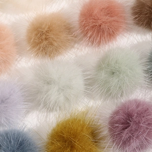 Weiche 3,5 cm Kunstfell-Pompons in Morandi-Farben für DIY-Haarschmuck und Basteln