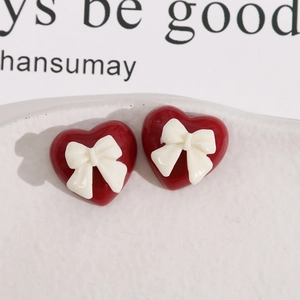 Pendentifs cœur rouge en résine avec nœud blanc pour bijoux DIY sur assiette céramique
