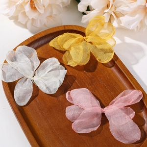 Dreiteiliges Set handgefertigter Organza-Schmetterling-Haarschmuck in Weiß, Rosa und Gelb