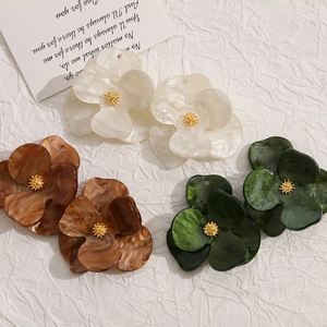 Three-color marble texture acrylic flower charms with golden center for DIY jewelry making