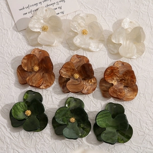 Three-petal acrylic flower charms with golden stamens for DIY jewelry making