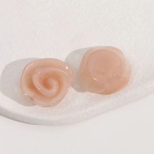 Détails de roses en résine rose avec dégradé translucide pour la création de bijoux DIY