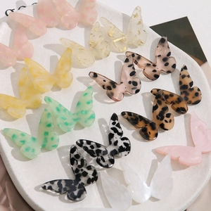 Diverse acetaat vlinderbedeltjes met luipaardprint voor DIY sieraden en accessoires
