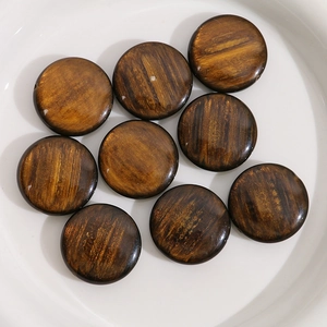 Détails de neuf breloques circulaires en résine marron foncé avec scintillement doré