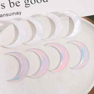 Huit breloques en acrylique en forme de lune irisée et nacrée pour boucles d'oreilles DIY