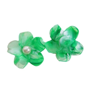 Accessorio floreale in acrilico marmorizzato verde traslucido con perla bianca al centro