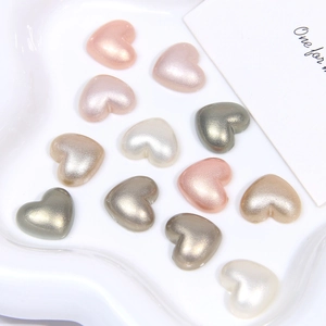 Charm's en acrylique en forme de cœur perlé couleurs champagne et pastel pour DIY