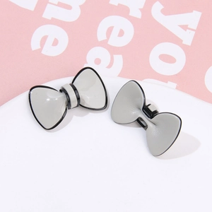 Detailed view of 3D acetate bow pendants for DIY accessories with black trim
