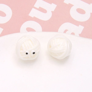 Macro di ciondoli a forma di gomitolo di lana in resina bianca con occhi per gioielli DIY