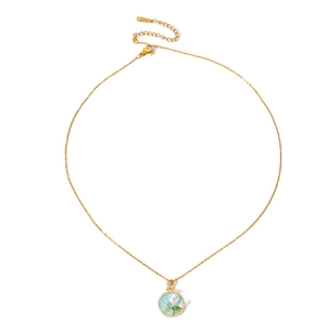 Collana vintage dorata con ciondolo ovale in smalto blu e dettaglio perla piccola
