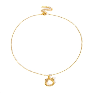Detail der Goldkette mit Katzenanhänger und Pavé-Fassung aus Zirkonia-Kristallen