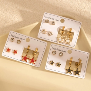 Ensemble de boucles d'oreilles étoile de mer en acier doré avec émail et clous en zircon