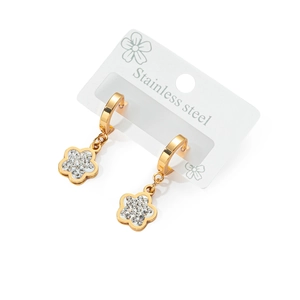 Detalle de pendientes de flor en acero dorado con diamantes de imitación blancos