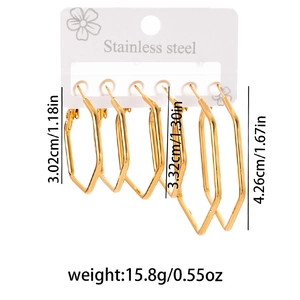 Trois paires de boucles d'oreilles hexagonales dorées de différentes tailles