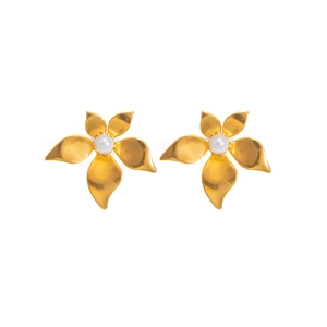 Golden flower earrings with matte finish and center white pearl in a symmetrical pair