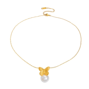 Vintage gold-plated butterfly and pearl pendant necklace for women in minimalist style