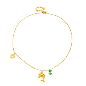 Dettaglio collana dorata stella marina con ciondoli delfino e girasole blu su bianco