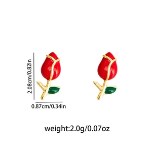 Dettaglio degli orecchini a bocciolo di rosa rossa con dimensioni e peso di circa 2,0g