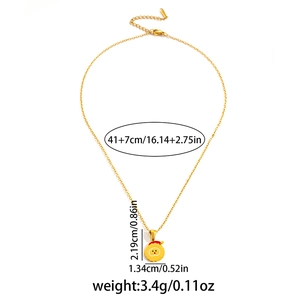 Détail du collier doré avec pendentif de Noël et dimensions de la chaîne de 41+7cm