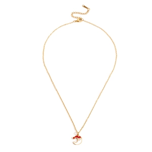 Gros plan du collier doré avec pendentif Père Noël et lune et fermoir mousqueton