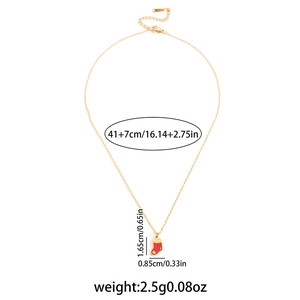 Collier pendentif de botte de Noël avec émail rouge et chaîne dorée pour femme