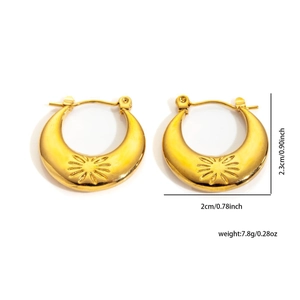 Detailed size and weight view of retro gold twist hoop earrings with sunburst pattern