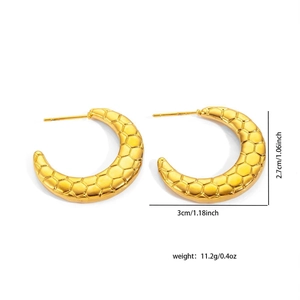 Detailed size view of gold C-shaped twisted stud earrings with honeycomb texture